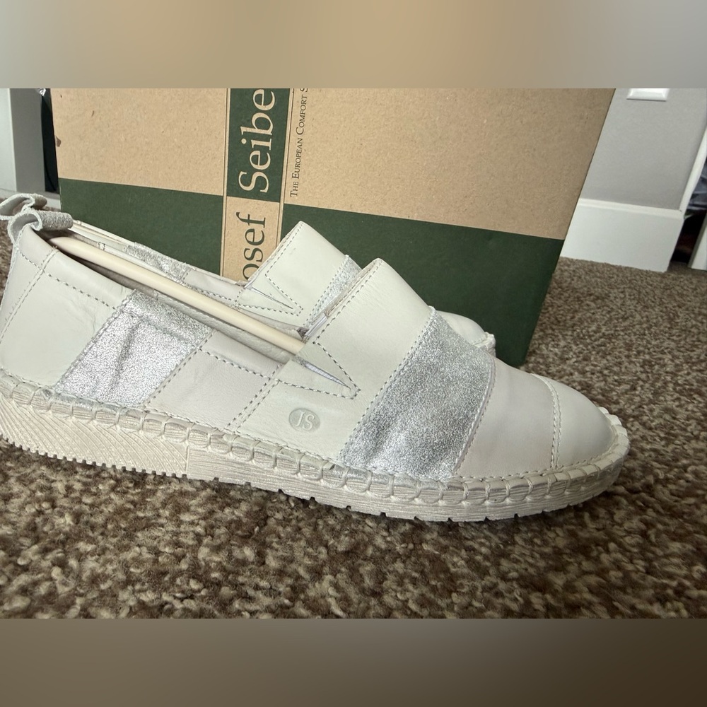 NEW Josef Seibel Sofie Women's Shoe 37 6.5-7 White and Silver Flats